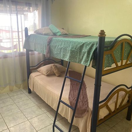פוארטו לימון Hostel Casa Marina מראה חיצוני תמונה