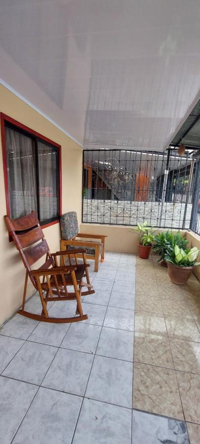 פוארטו לימון Hostel Casa Marina מראה חיצוני תמונה