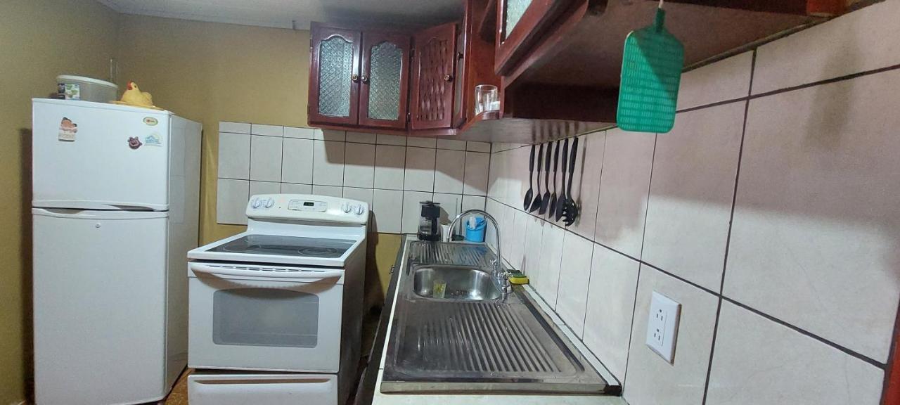 פוארטו לימון Hostel Casa Marina מראה חיצוני תמונה