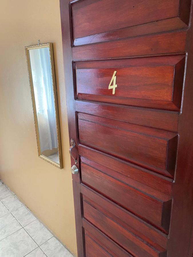 פוארטו לימון Hostel Casa Marina מראה חיצוני תמונה