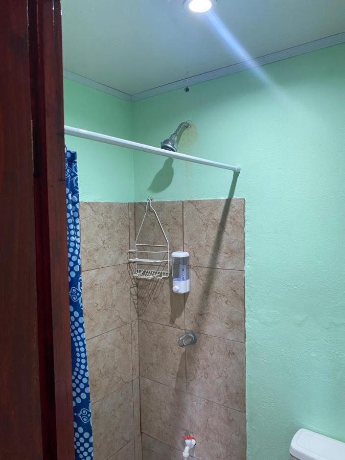 פוארטו לימון Hostel Casa Marina מראה חיצוני תמונה