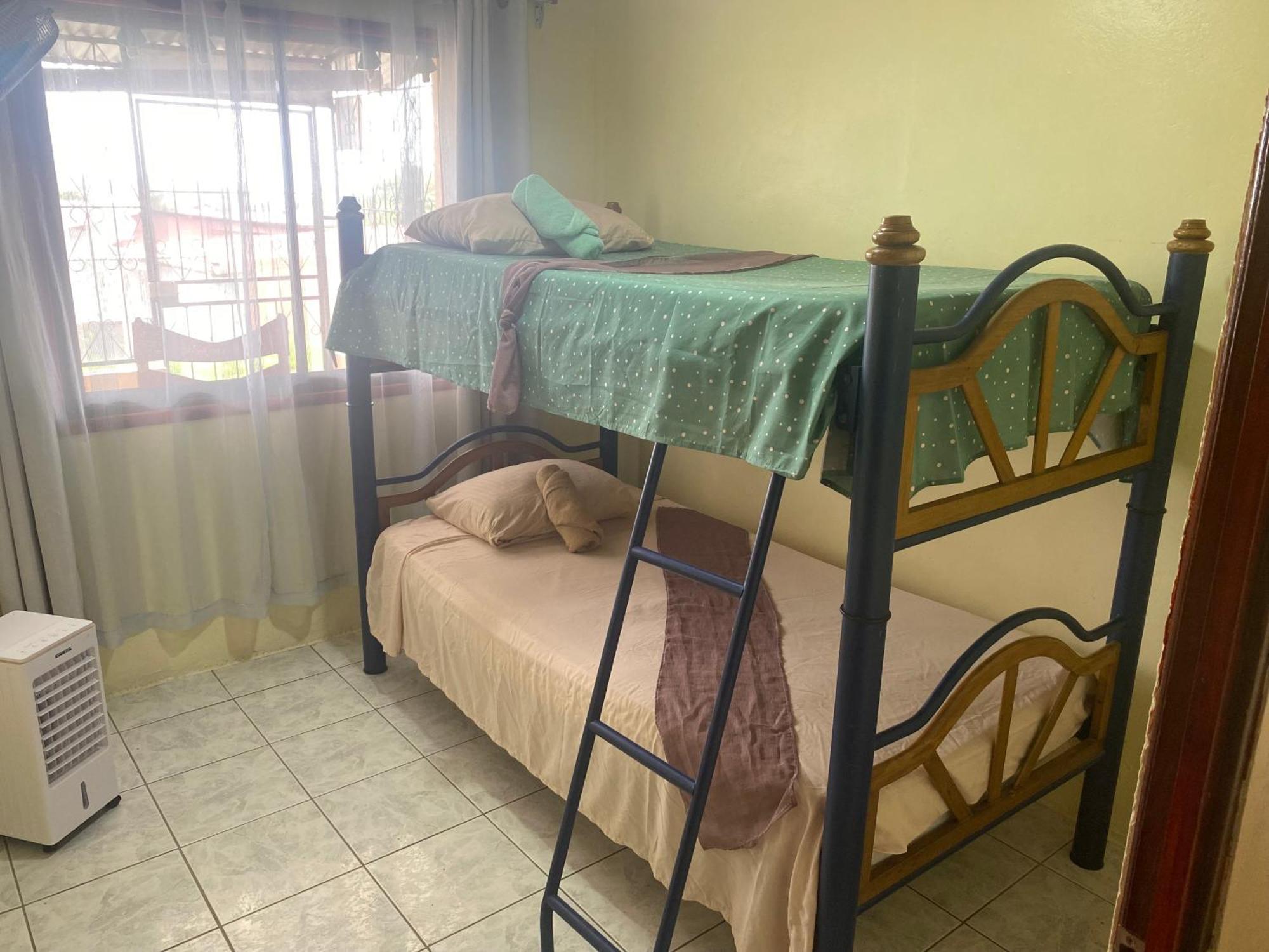 פוארטו לימון Hostel Casa Marina מראה חיצוני תמונה
