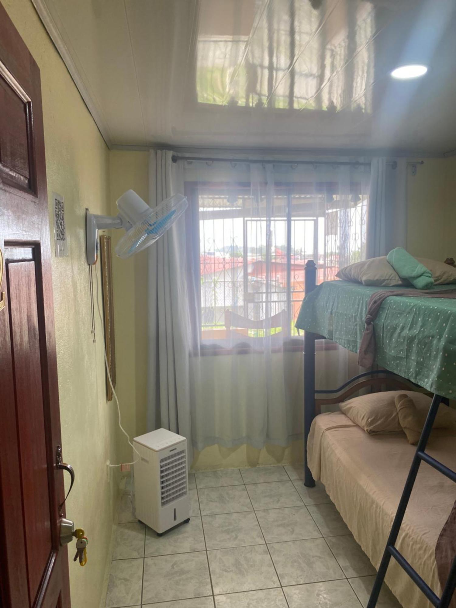 פוארטו לימון Hostel Casa Marina מראה חיצוני תמונה