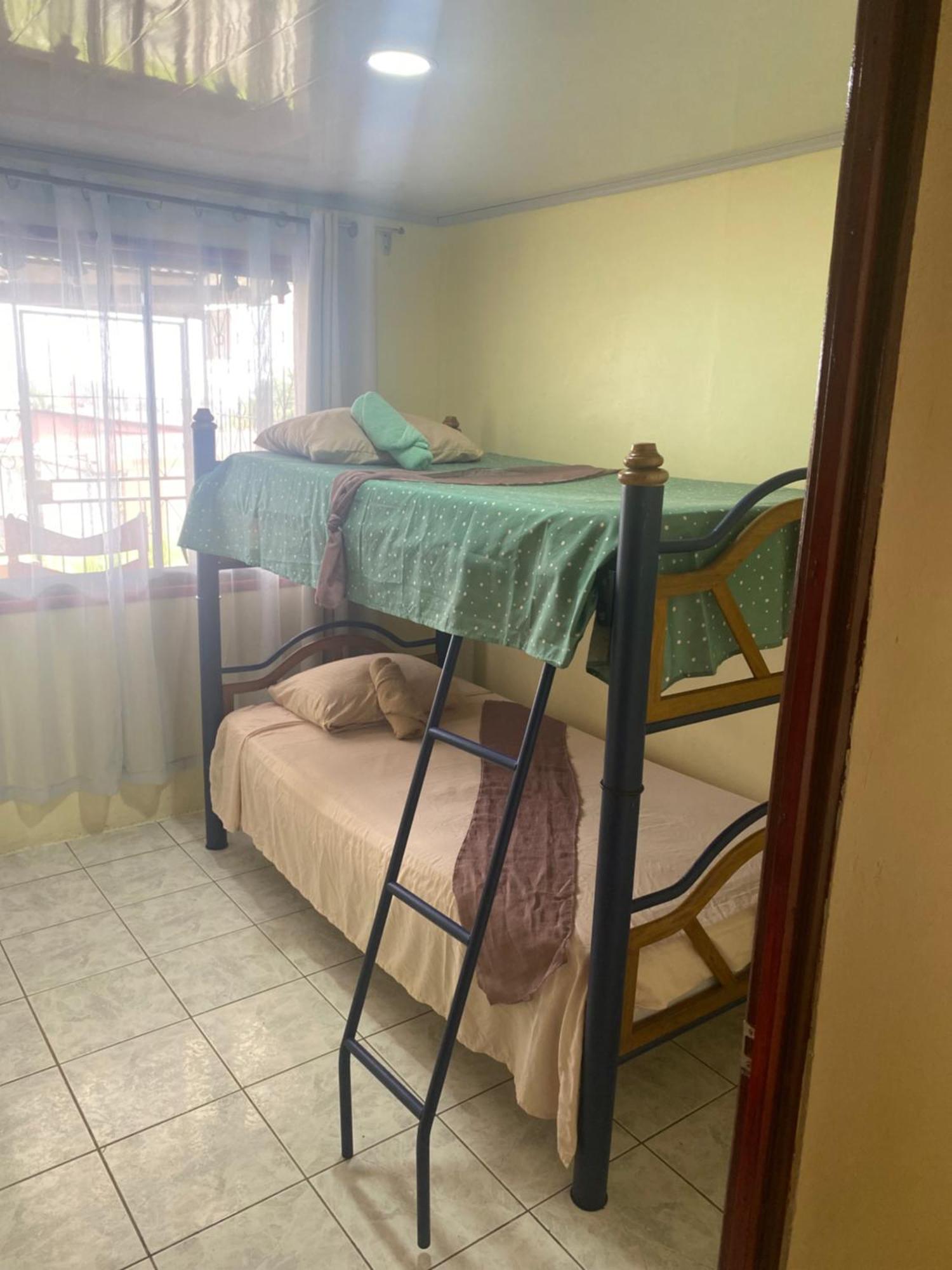 פוארטו לימון Hostel Casa Marina מראה חיצוני תמונה