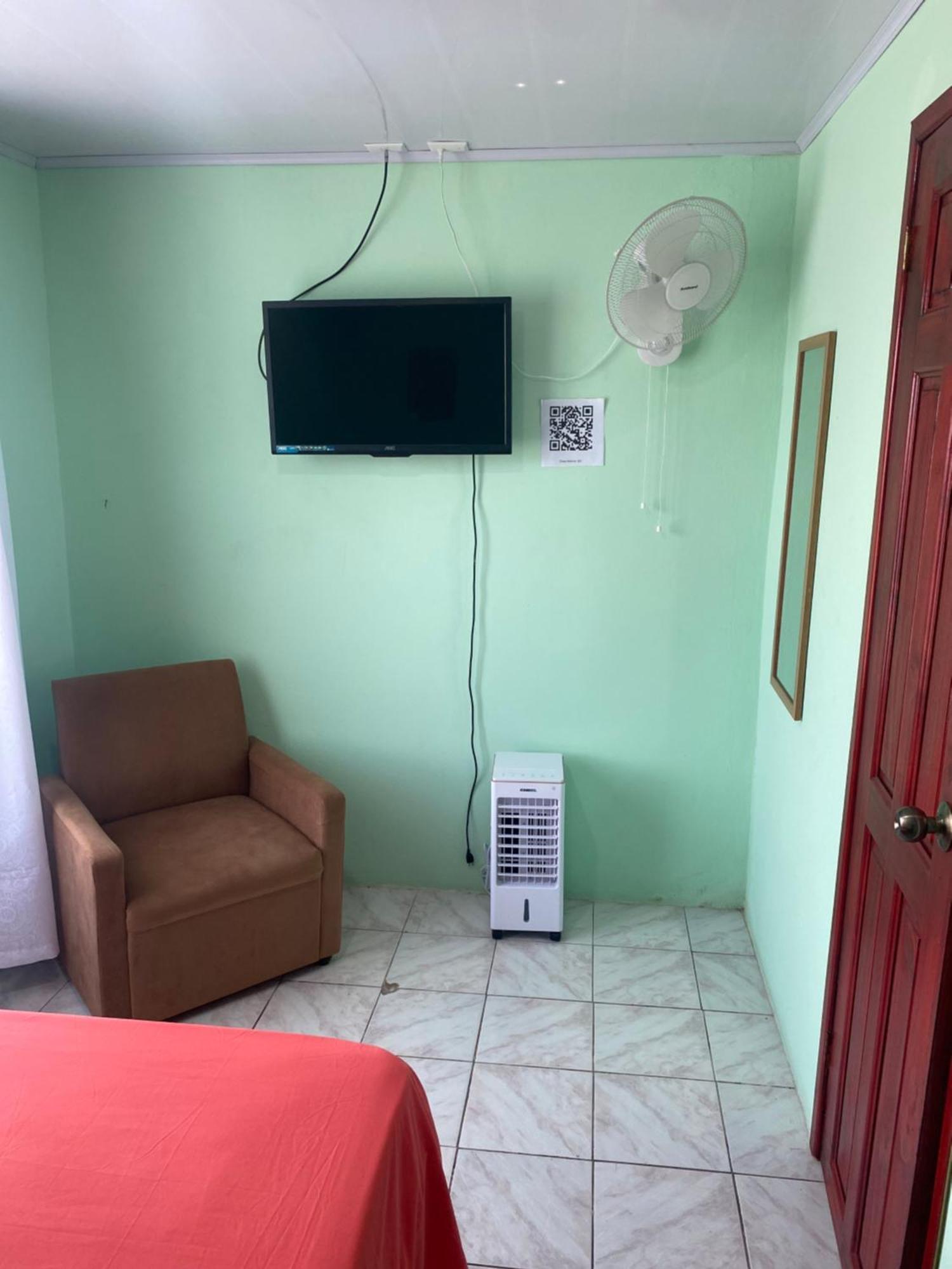 פוארטו לימון Hostel Casa Marina מראה חיצוני תמונה