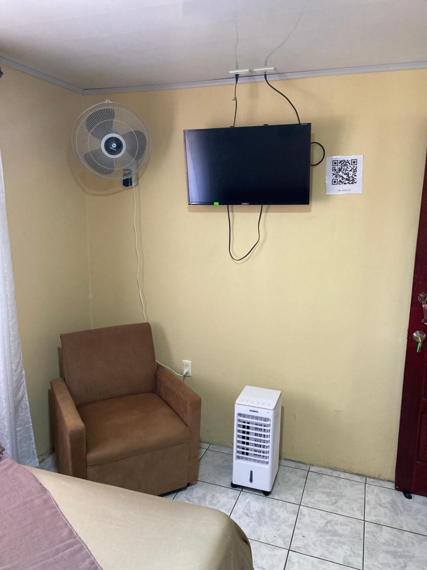 פוארטו לימון Hostel Casa Marina מראה חיצוני תמונה
