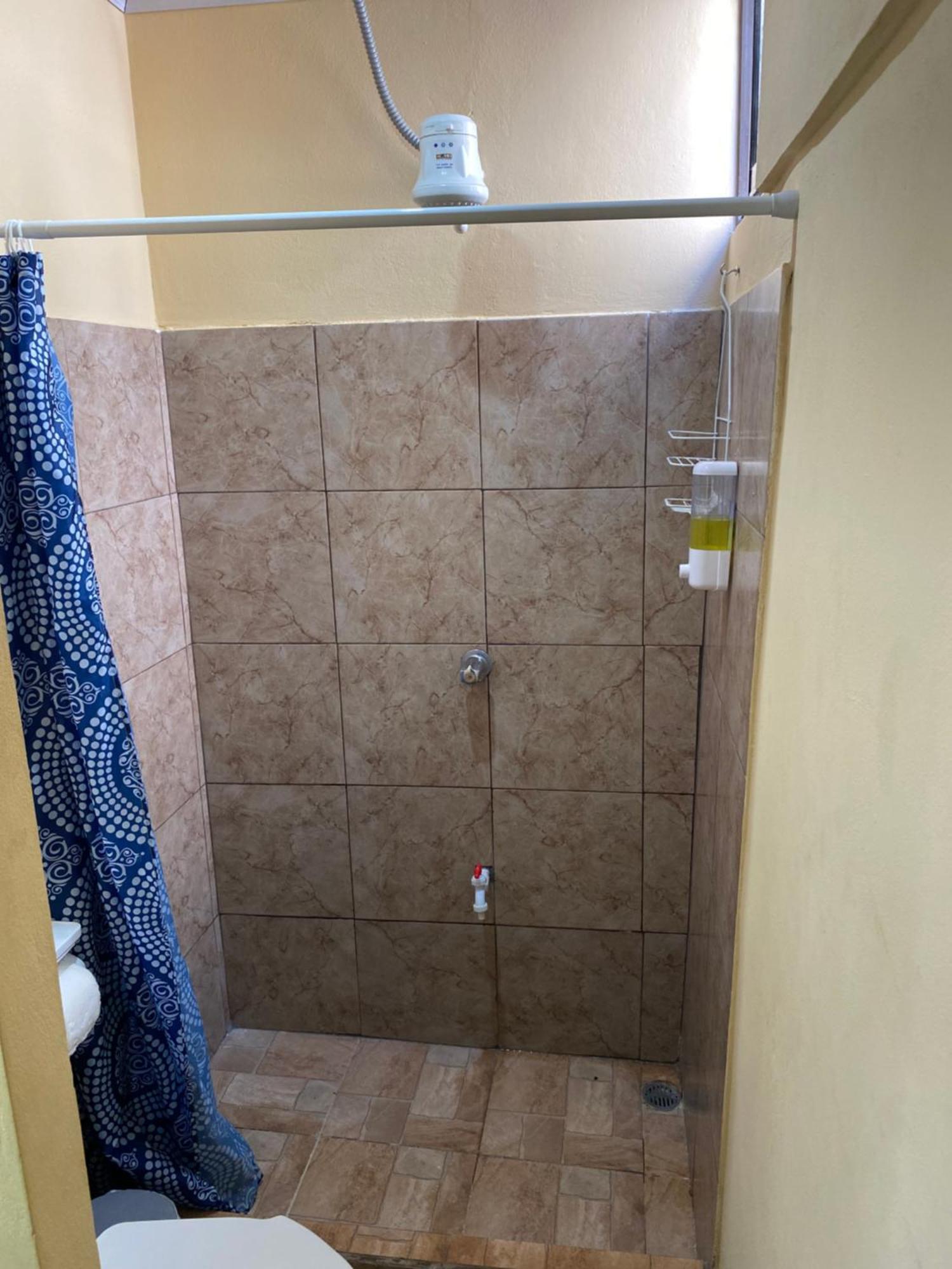 פוארטו לימון Hostel Casa Marina מראה חיצוני תמונה