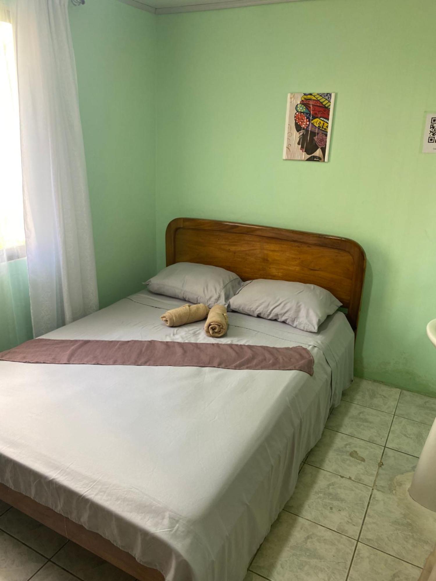 פוארטו לימון Hostel Casa Marina מראה חיצוני תמונה